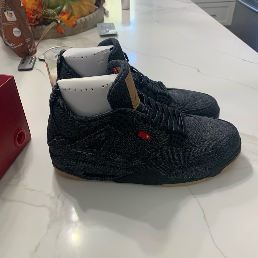 AIR JORDAN 4 RETRO LEVIS NRG